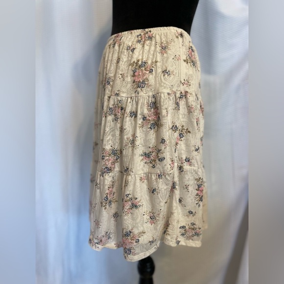 Maurices White Pastel Floral Print Short Skirt Size Large - Picture 2 of 6